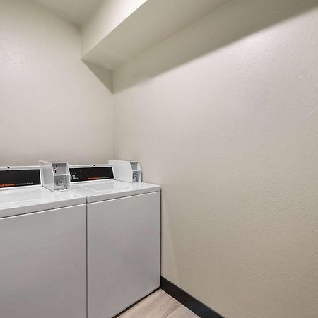 Super 8 By Wyndham Columbus Otel Dış mekan fotoğraf