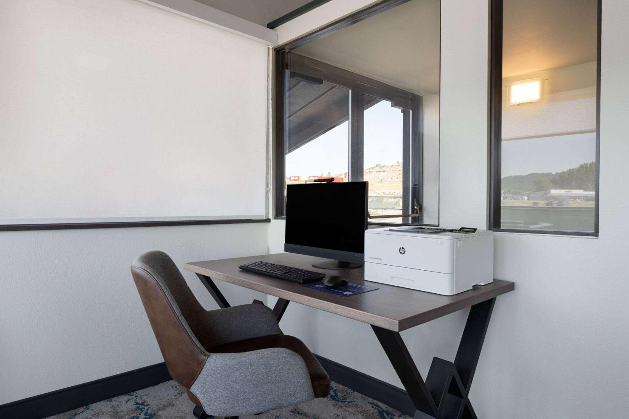 Super 8 By Wyndham Columbus Otel Dış mekan fotoğraf