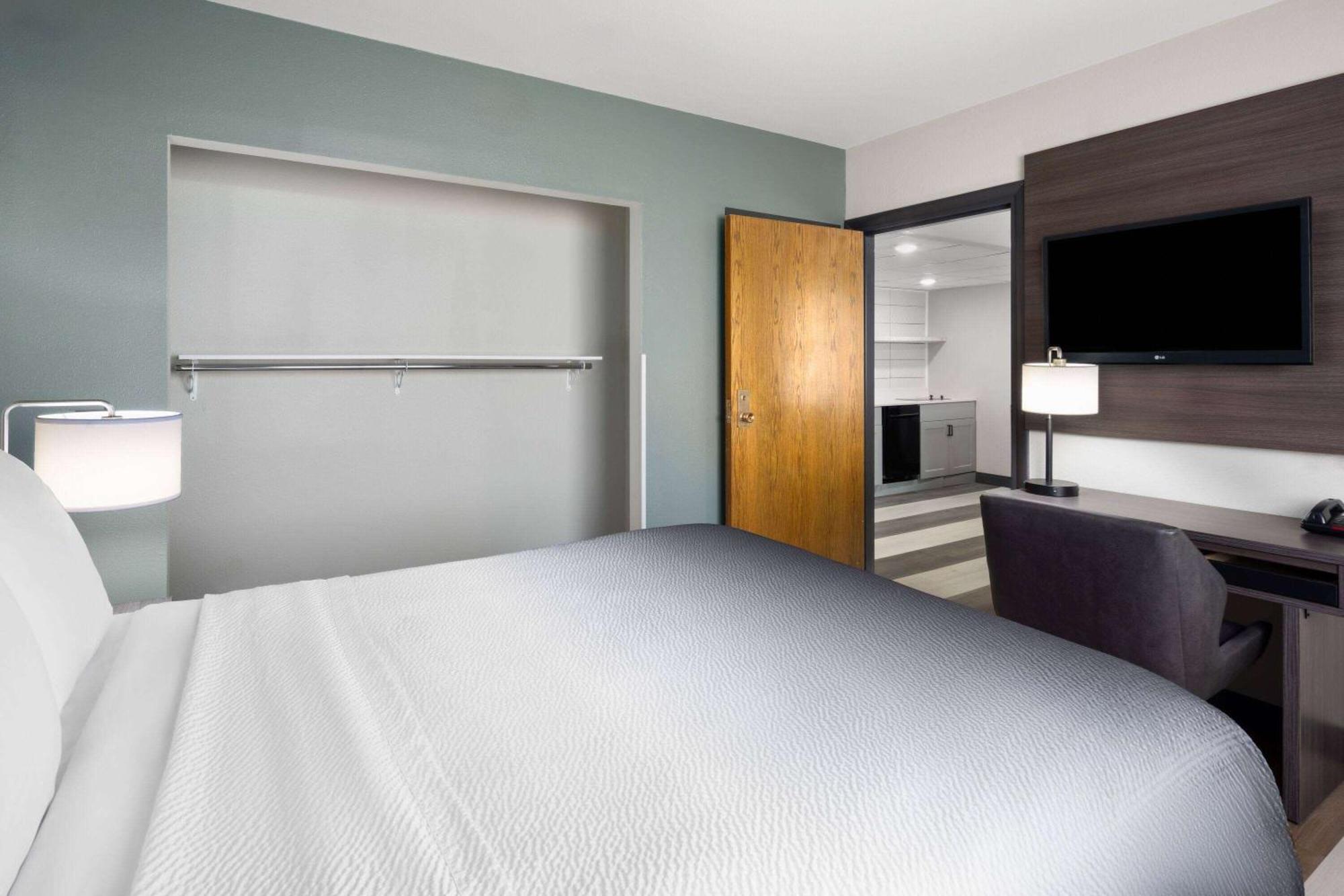 Super 8 By Wyndham Columbus Otel Dış mekan fotoğraf